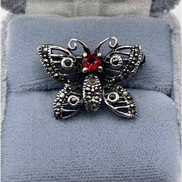 Vintage 925 Victorian Sterling Silver Marcasite Red Garnet Butterfly Brooch - Picture 8 of 9